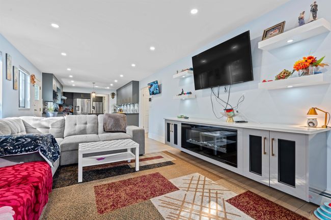 22178 124 Ave, House other with 8 bedrooms, 5 bathrooms and 10 parking in Maple Ridge BC | Image 24