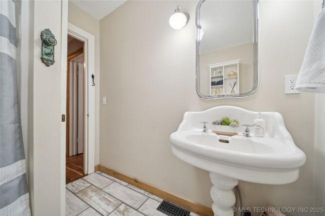 20119 E Willis Rd, House other with 3 bedrooms, 3 bathrooms and null parking in Tahlequah OK | Image 14