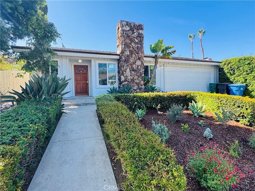 5140 E Los Flores St, Long Beach, CA, 90815-3925 | Card Image
