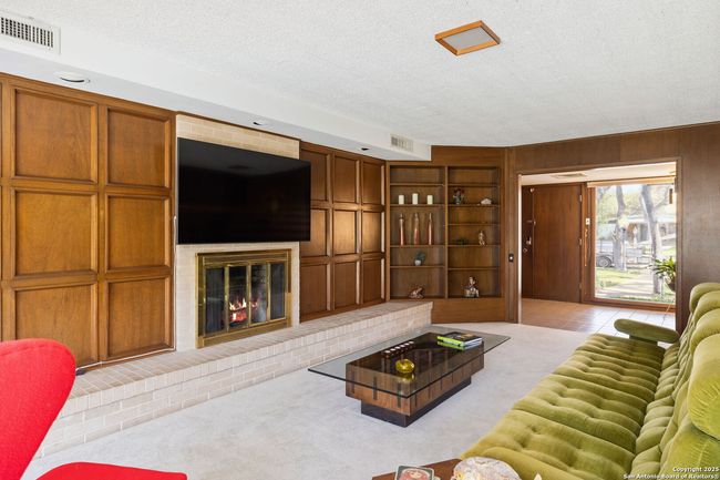 225 Carolwood Dr, House other with 3 bedrooms, 2 bathrooms and null parking in Castle Hills TX | Image 11