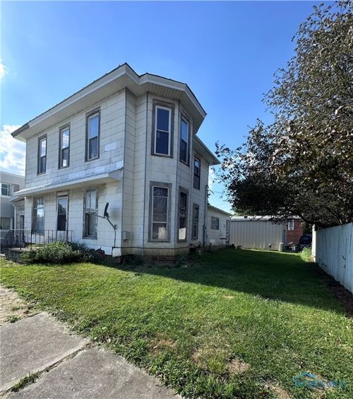 104 E Saffell Ave, Sycamore, OH, 44882-7519 | Card Image
