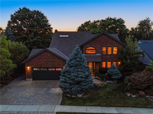 325 Wyecroft Blvd, Waterloo, ON, N2T2H3 | Card Image