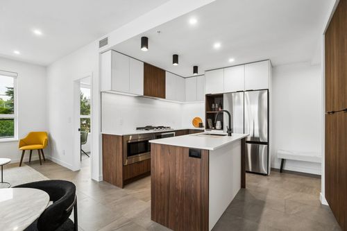 206-623 Kemsley Ave, Coquitlam, BC, V3J0L8 | Card Image