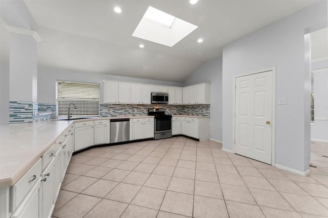 1030 Evandale Ln, House other with 4 bedrooms, 2 bathrooms and 2 parking in Sugar Land TX | Image 10