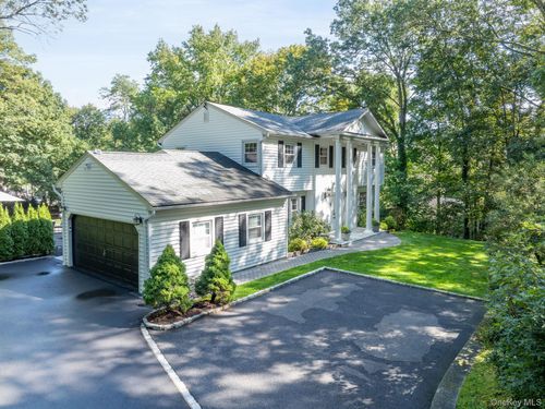 511 Wolf Hill Rd, Dix Hills, NY, 11746-5724 | Card Image