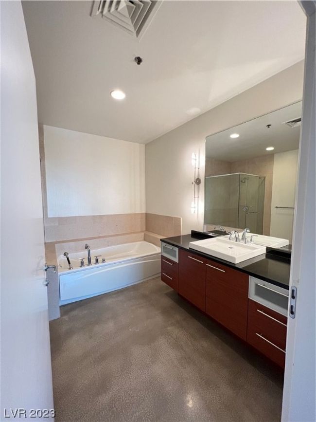 UNIT-1414 - 900 Las Vegas Blvd S, Home with 1 bedrooms, 2 bathrooms and 1 parking in Las Vegas NV | Image 19