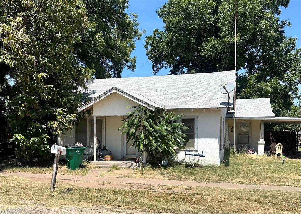 Morris St, Seymour, TX 76380