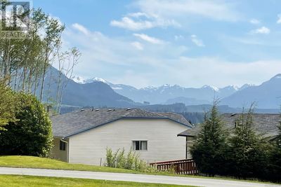 71 Orca Way, Home with 8 bedrooms, 6 bathrooms and 4 parking in Alert Bay BC | Image 1