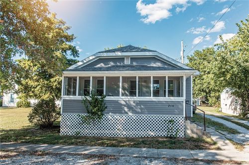 216 W 4th St, Saint Elmo, IL, 62458-1465 | Card Image