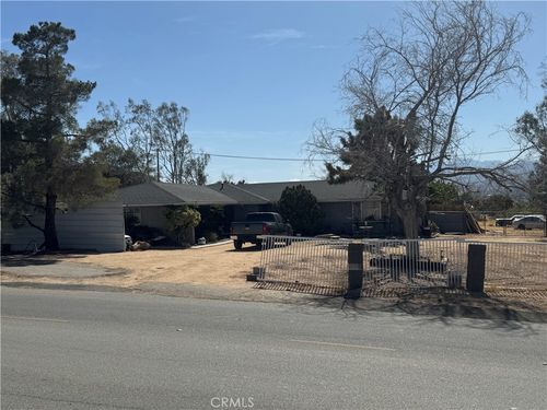 7990 Acoma Trl, Yucca Valley, CA, 92284-3562 | Card Image