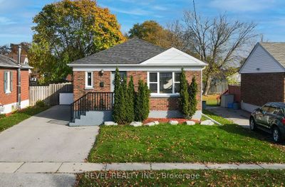 303 Cadillac Ave S, House other with 2 bedrooms, 2 bathrooms and 3 parking in Oshawa ON | Image 1