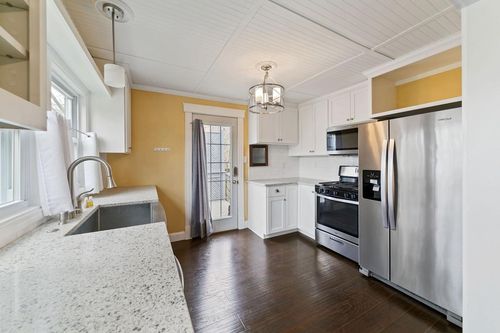 724 1st Ave Nw, New Brighton, MN, 55112-6809 | Card Image