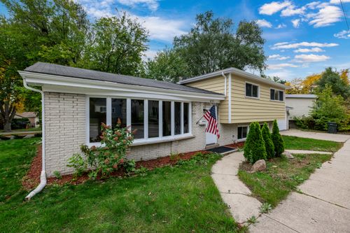 8717 Gross Point Rd, Skokie, IL, 60077-2170 | Card Image