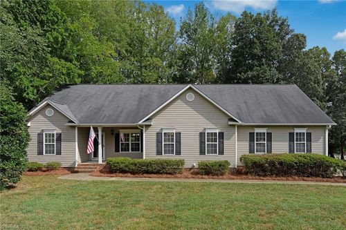 7902 Cress Ct, Oak Ridge, NC, 27310-8301 | Card Image