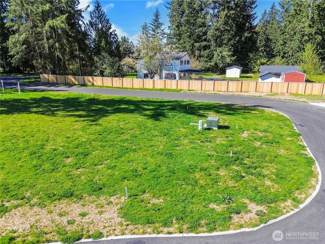 Level topography on Lot 2 | Image 6