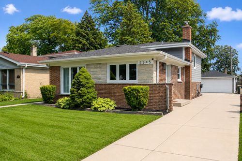 5845 Keeney St, Morton Grove, IL, 60053-3552 | Card Image