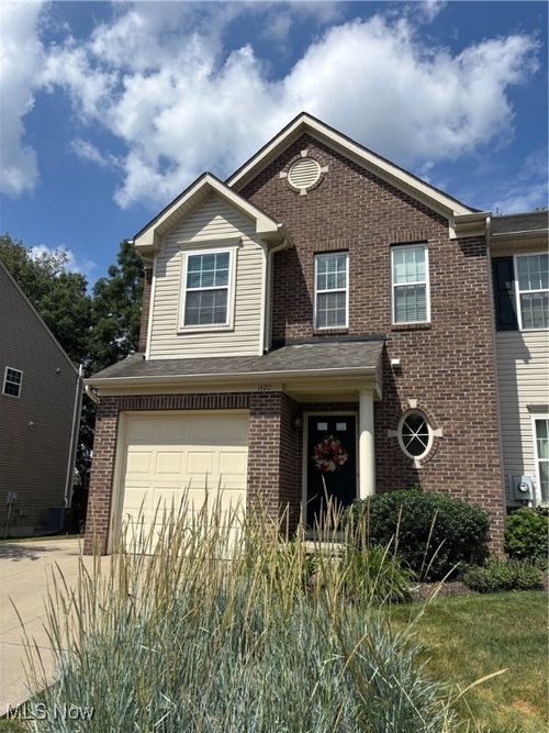 1420 Wellingshire Cir, Cuyahoga Falls, OH, 44221-5196 | Card Image