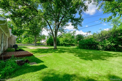 23735 W Newell Cir, Farmington Hills, MI, 48336-3069 | Card Image