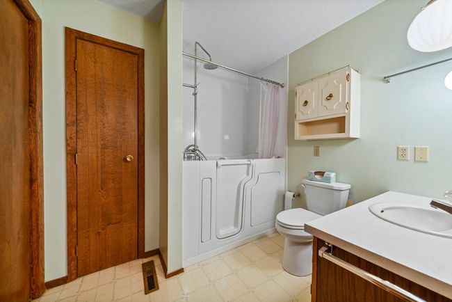 19 Bathroom-2.jpg | Image 17