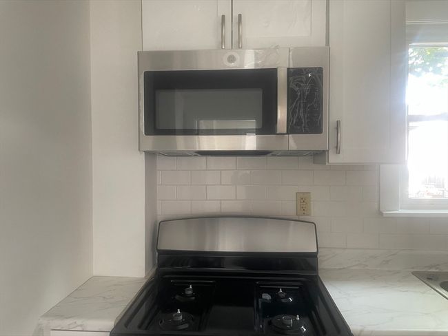 171 Chatham St, Home with 6 bedrooms, 2 bathrooms and 2 parking in Lynn MA | Image 6