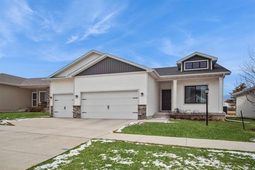 6730 Ne 9th Ct, Des Moines, IA, 50313-1542 | Card Image