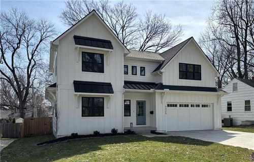 5325 W 72nd St, Prairie Village, KS, 66208-2412 | Card Image