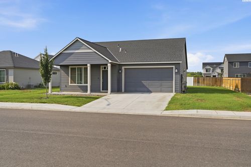 403 Emerald Ave, Grandview, WA, 98930-6101 | Card Image