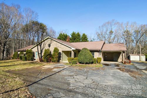 1015 Elizabeth Dr, Dallas, NC, 28034-7751 | Card Image