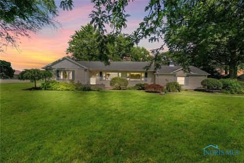 162 Oak Ridge Dr, Oak Harbor, OH, 43449-1518 | Card Image