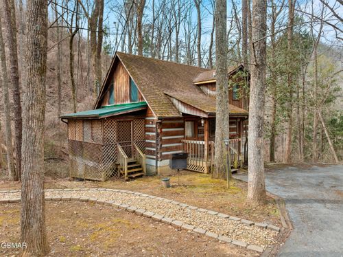 658 Red Bud Ln, Gatlinburg, TN, 37738-4709 | Card Image