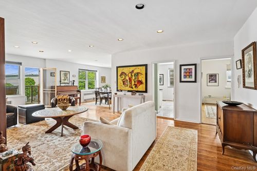 apt-4g-162 Powells Cove Blvd, Whitestone, NY, 11357-1435 | Card Image