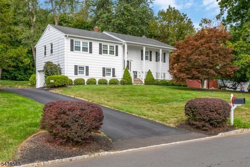 8 Beechwood Rd, Basking Ridge, NJ, 07920-1748 | Card Image