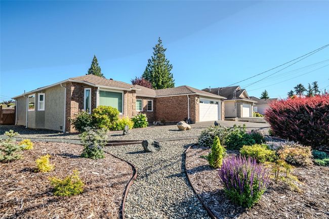 800 Mulholland Dr, House other with 3 bedrooms, 2 bathrooms and 2 parking in Parksville BC | Image 5