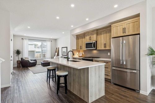 43 Willow Cres, Okotoks, AB, T1S5S1 | Card Image