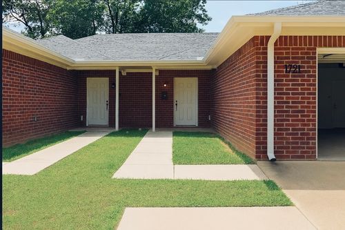 1721 Division St, Commerce, TX, 75428-3127 | Card Image