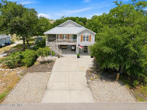 101 Nw 11th St, Oak Island, NC, 28465-7022 | Card Image