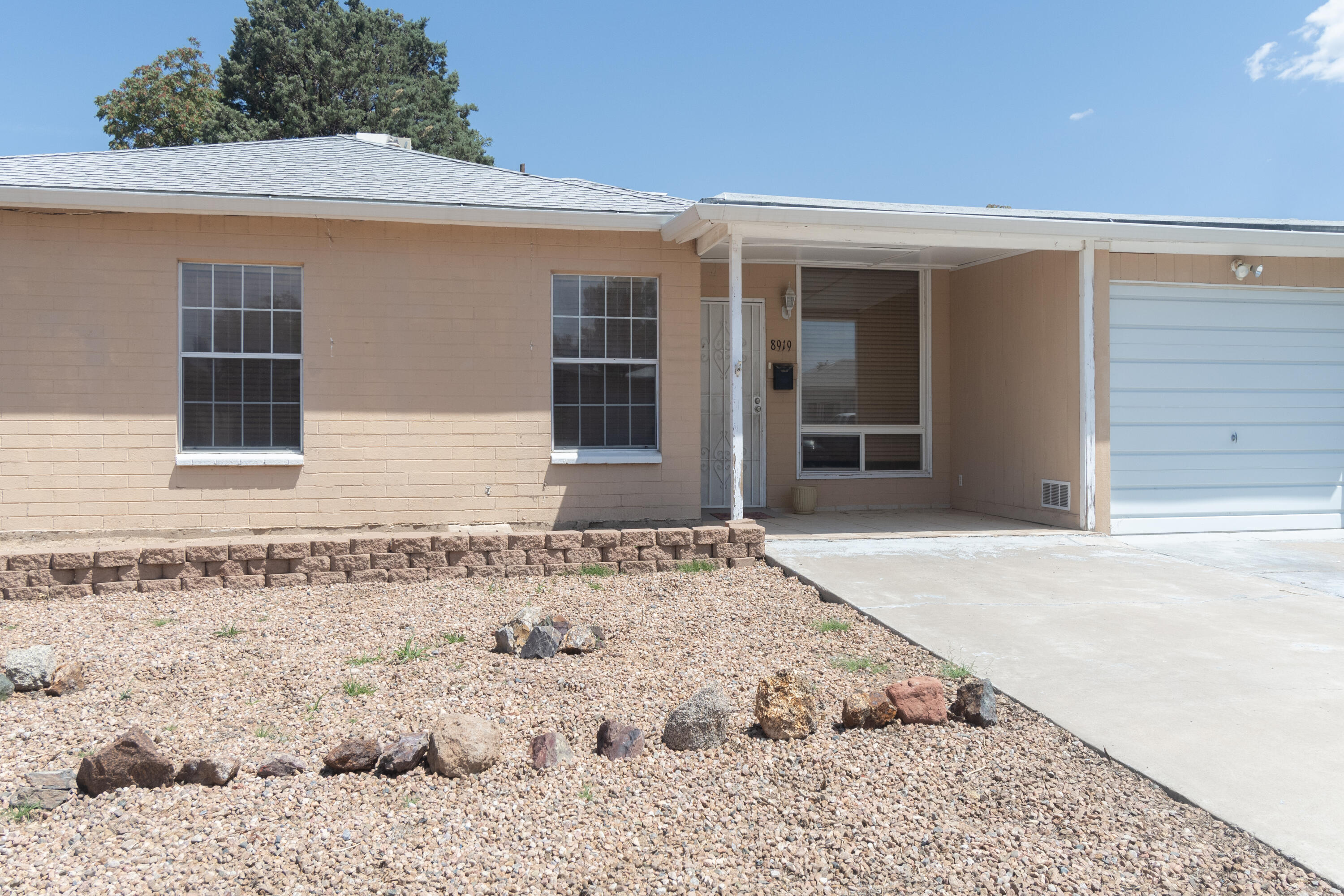 Phoenix Ave, Albuquerque, NM 87112