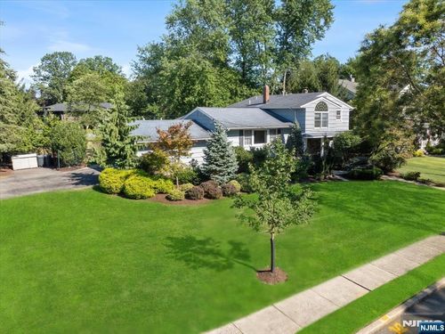 208 Birchwood Rd, Old Tappan, NJ, 07675-6811 | Card Image