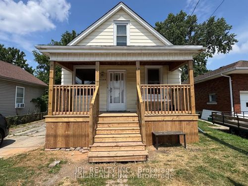 6269 Ash St, Niagara Falls, ON, L2G2H4 | Card Image