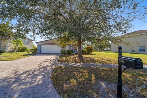 2832 Amberwood Ln, NAPLES, FL, 34120-7523 | Card Image