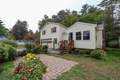 6 Lawrence Street Ext, Concord, NH, 03301-5320 | Card Image