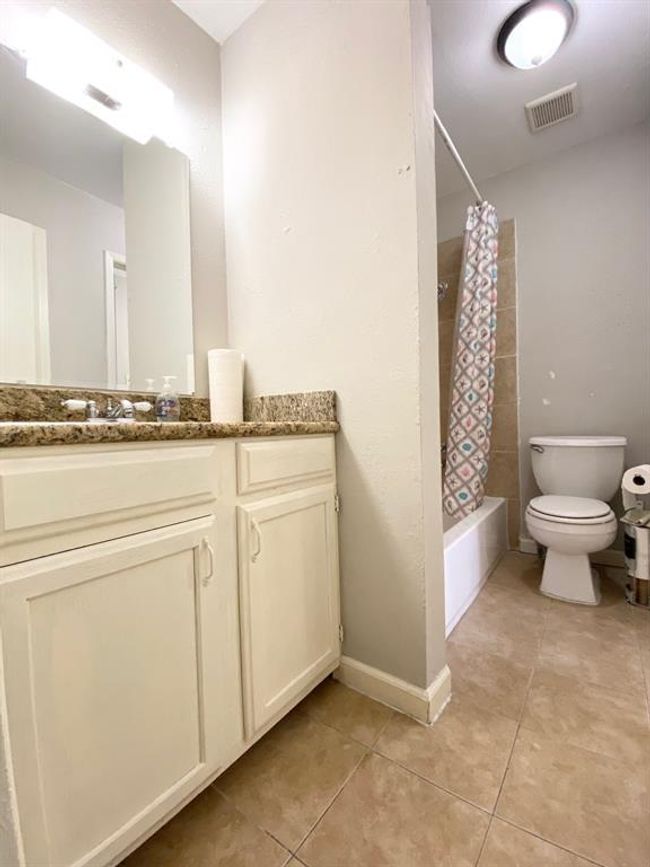 APT-2006 - 8323 Wilcrest Dr, Townhouse with 2 bedrooms, 2 bathrooms and 2 parking in Houston TX | Image 14