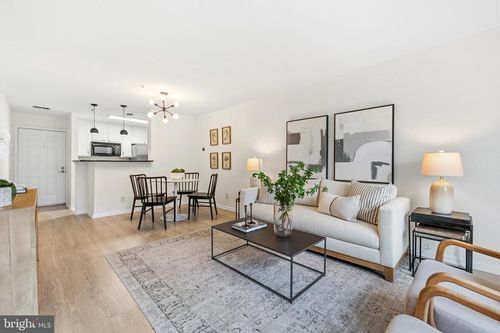 5-a12-3175 Summit Square Dr, OAKTON, VA, 22124-2865 | Card Image