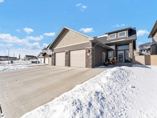 324 Ranchview Crt Ne, Medicine Hat, AB, T1C0G4 | Card Image