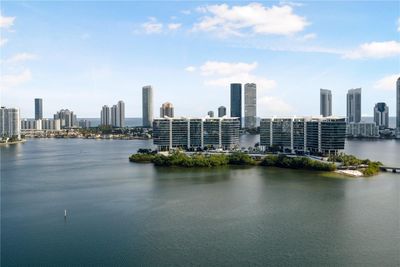 2204 - 3301 Ne 183rd St, Condo with 4 bedrooms, 4 bathrooms and null parking in Aventura FL | Image 2