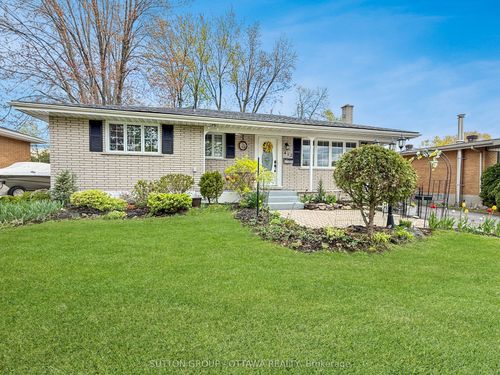412 Leitch Dr, Cornwall, ON, K6H5P4 | Card Image