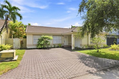19181 Nw 89th Ave, Hialeah, FL, 33018-6251 | Card Image