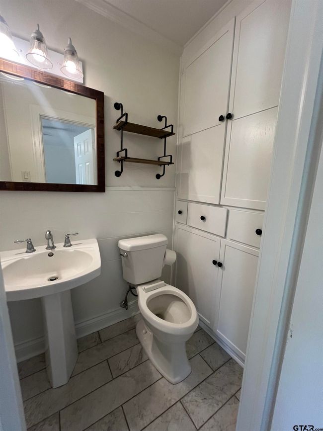 1107 N Hackberry Ave, House other with 3 bedrooms, 2 bathrooms and null parking in Gladewater TX | Image 18