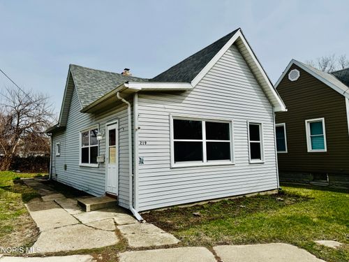 219 Storrs St, Toledo, OH, 43609-2038 | Card Image