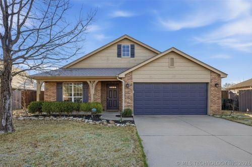 9009 N 157th East Ave, Owasso, OK, 74055-8545 | Card Image